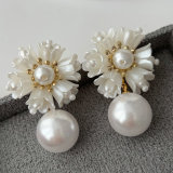 Glass pearl fower earrings