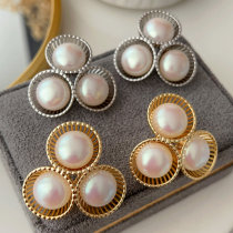 Flower pearl earrings