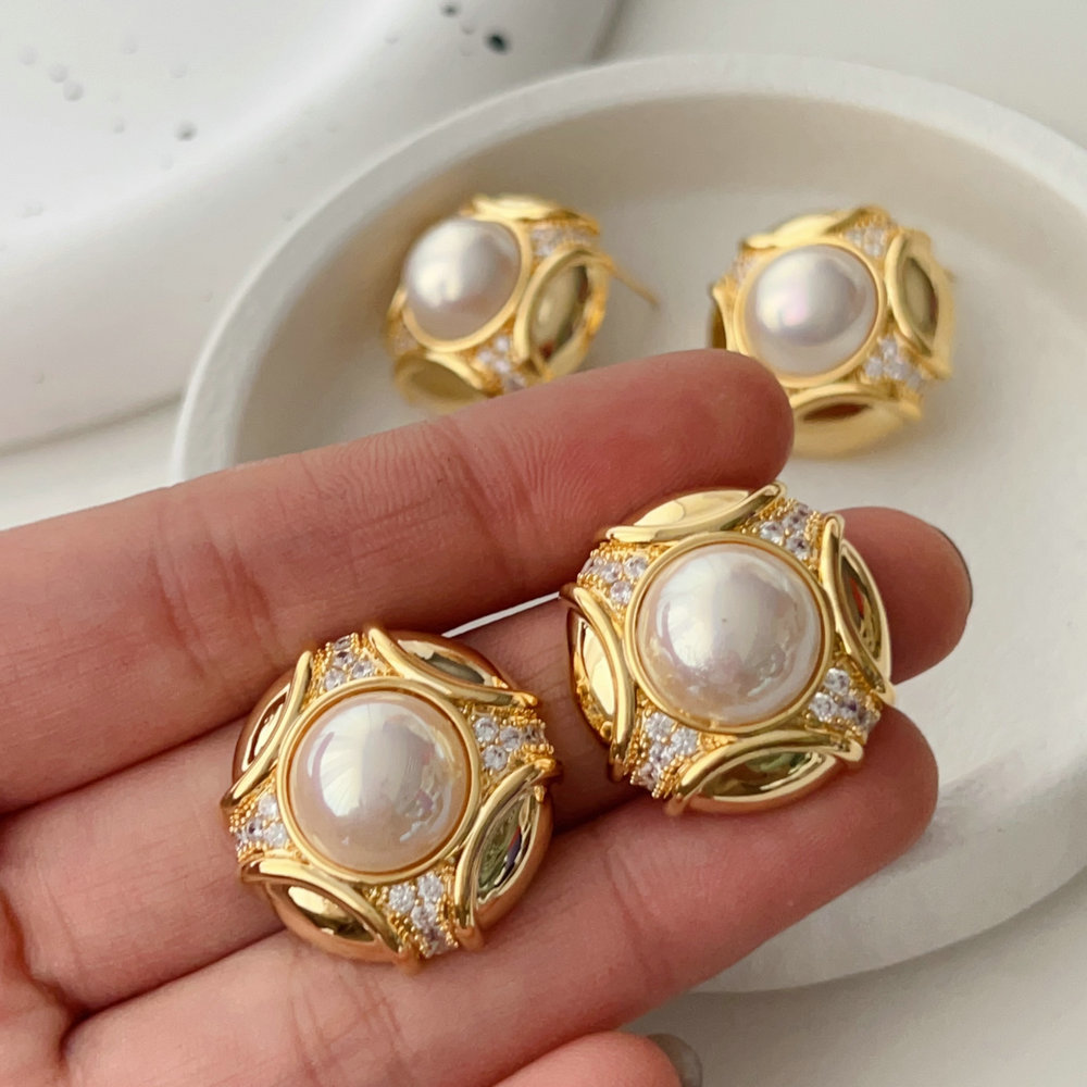 Pearl flower earrings