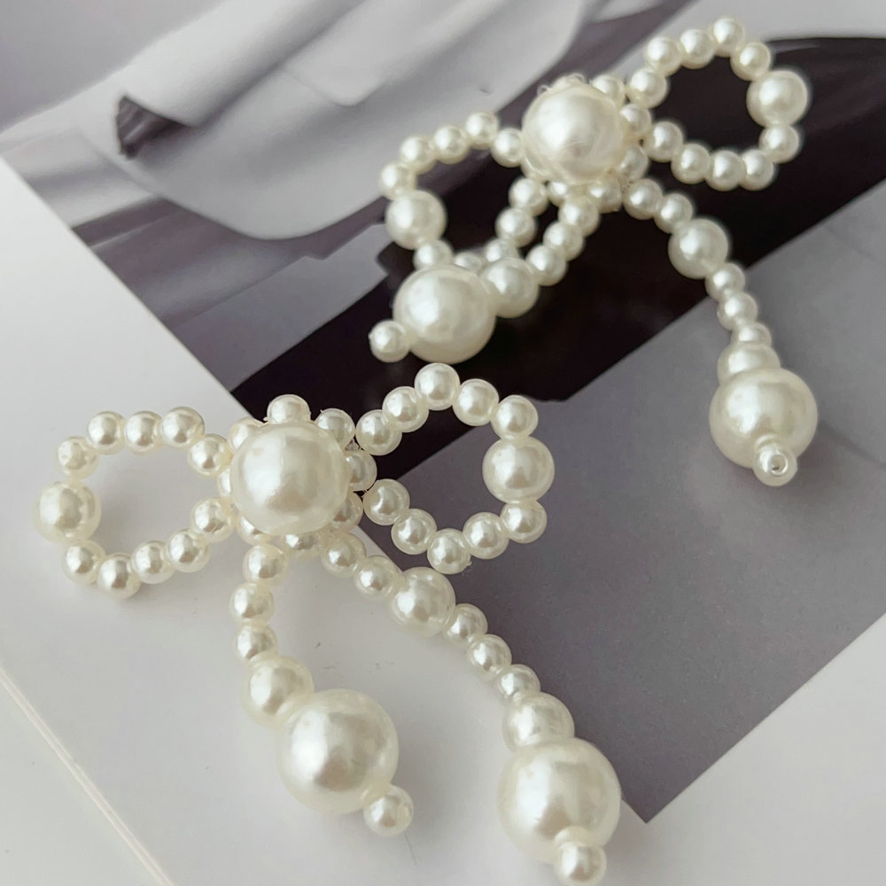 Glass pearl bow earrings