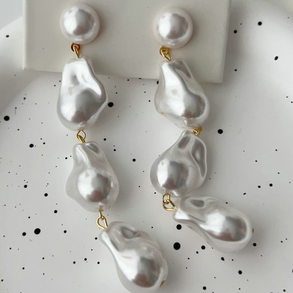 Glass pearl earrings