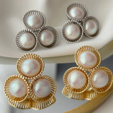 Flower pearl earrings