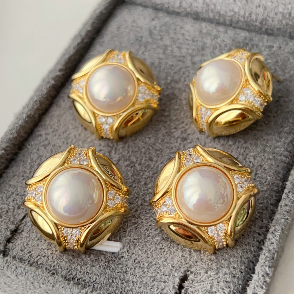 Pearl flower earrings