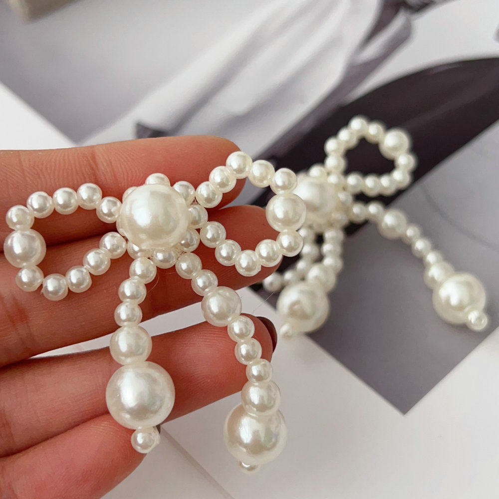 Glass pearl bow earrings