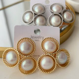 Flower pearl earrings