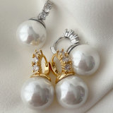 Drop pearl earrings