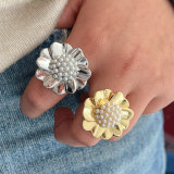 Pearl flower ring