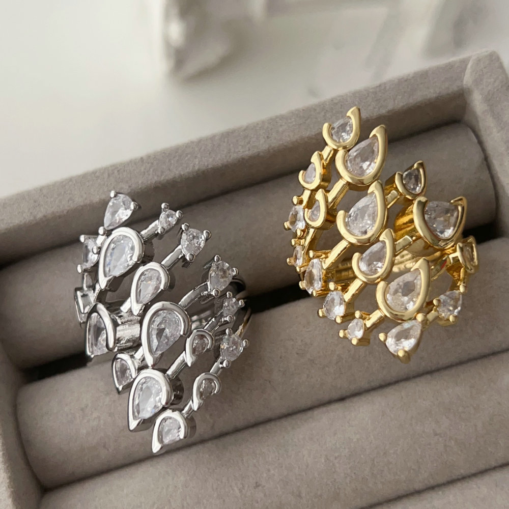 Pave zircon leaf ring