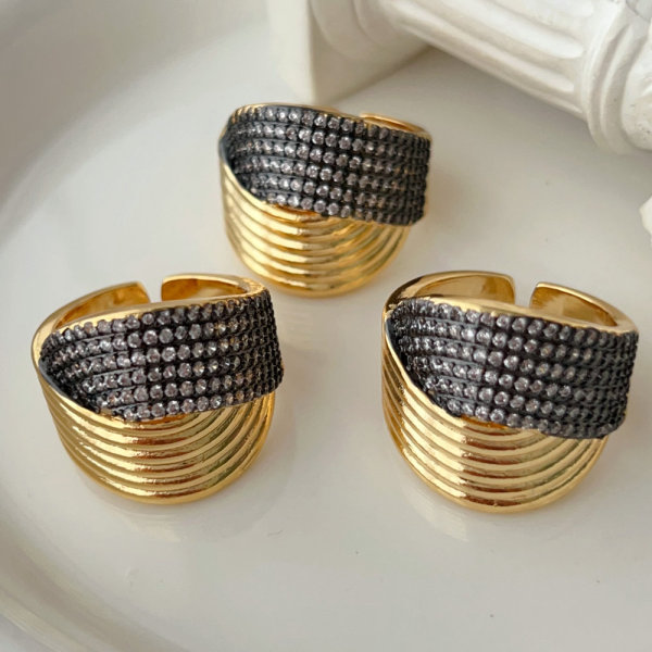 Zircon cross ring