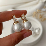 Drop pearl earrings