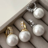 Drop pearl earrings