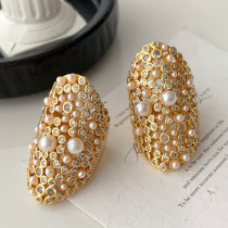 Chunky pearl ring