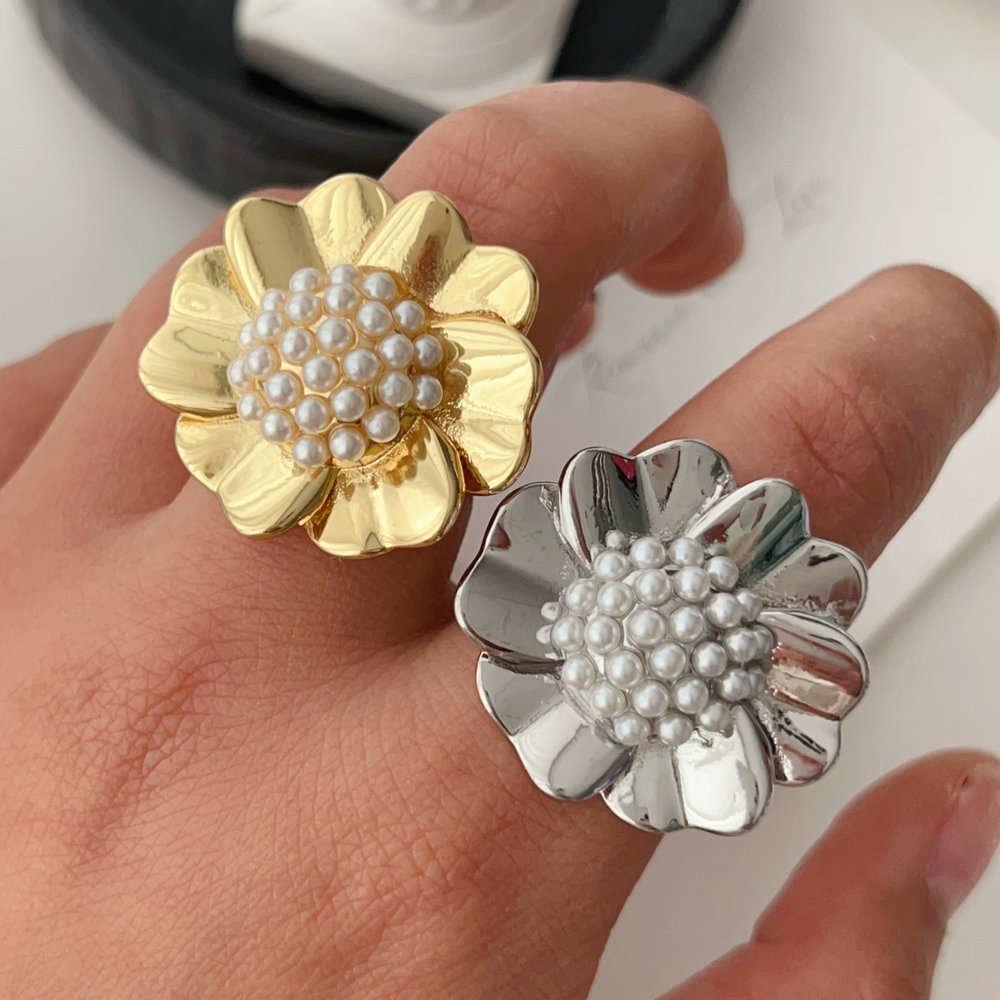 Pearl flower ring