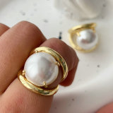 Simple pearl ring