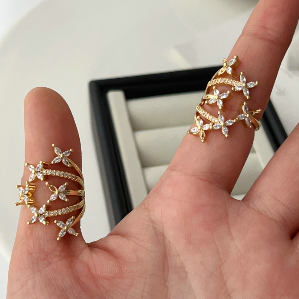Pave flower ring