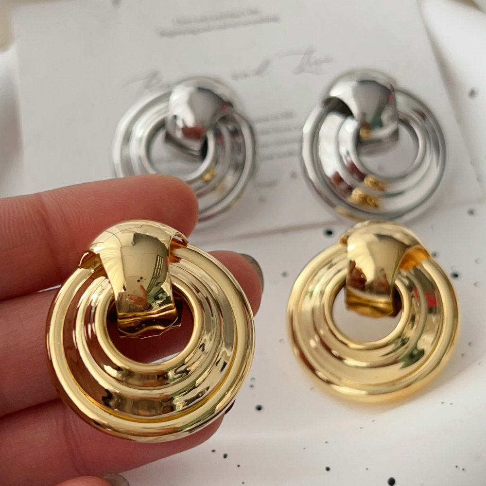 Chunky metal earrigs