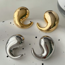 Metal Comma Earrings