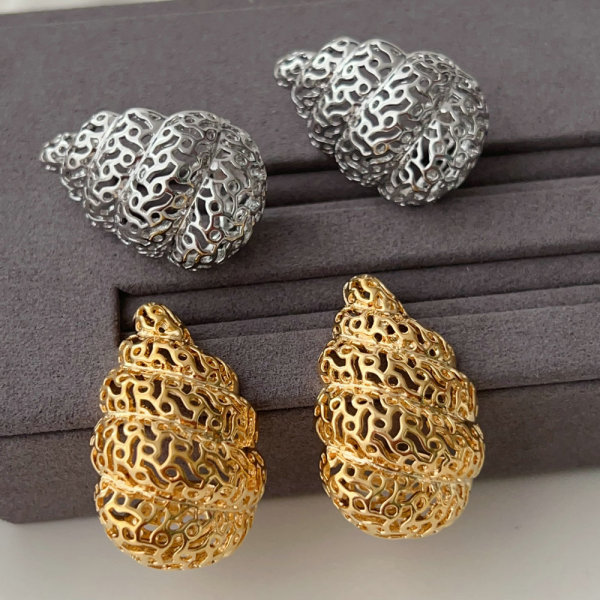 Hollow earrings