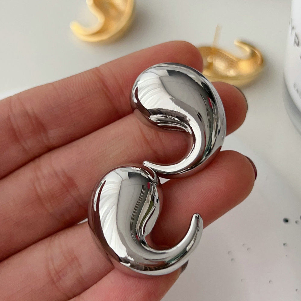 Metal Comma Earrings