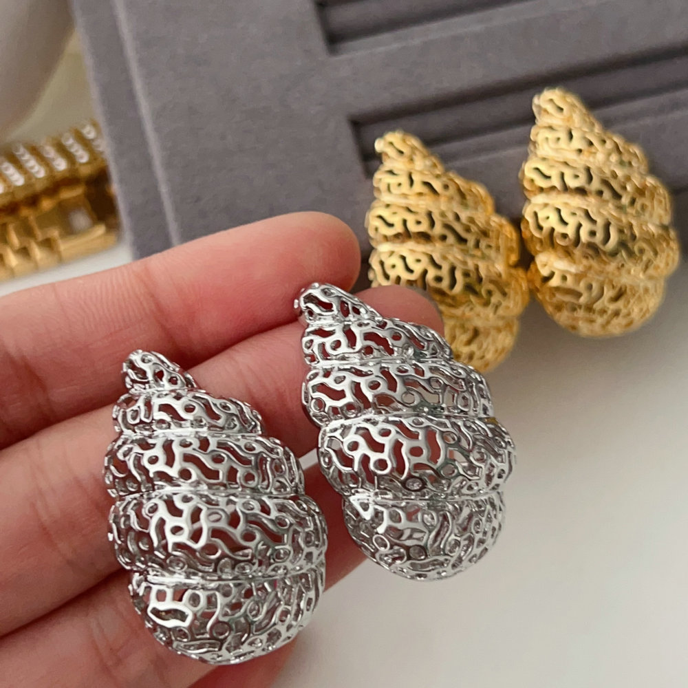 Hollow earrings