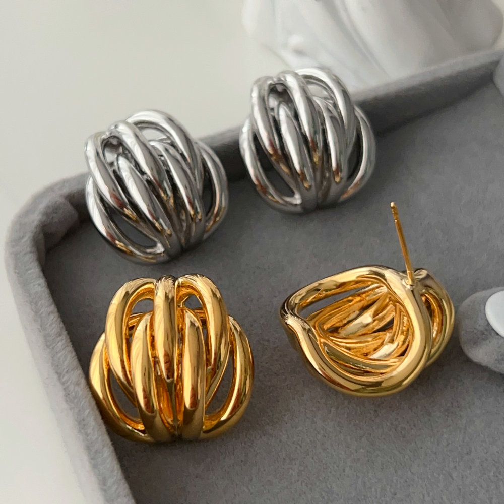 Metal twist earrings
