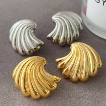 Metal fan earrings