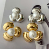 Glass pearl flower earrings