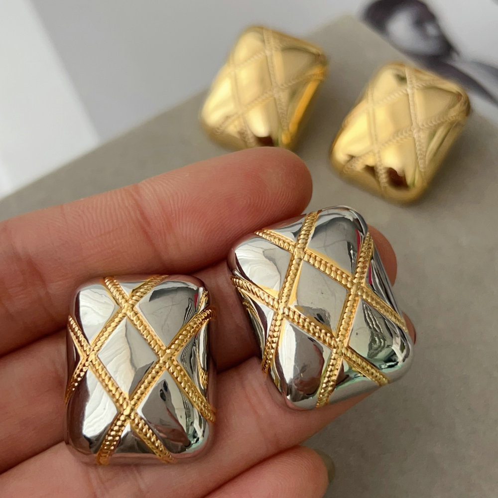 Sqaure metal earrings