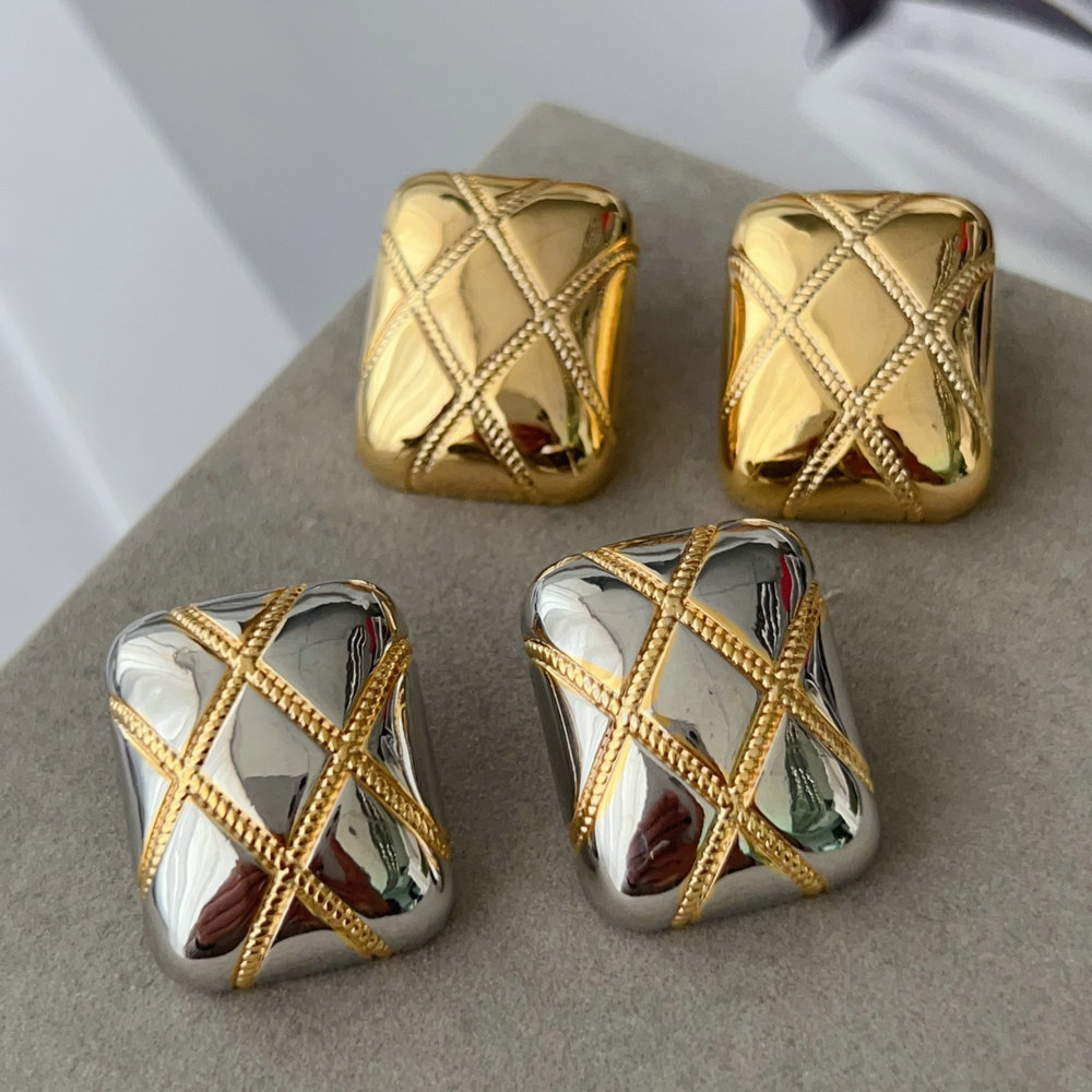 Sqaure metal earrings