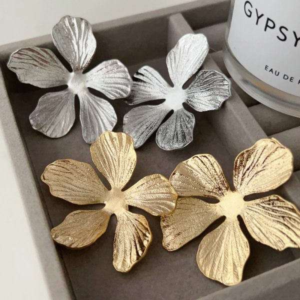 Flower earrings