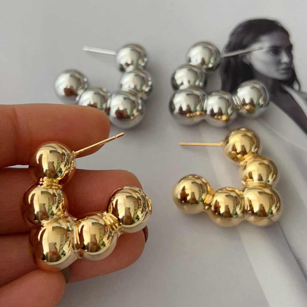 Ball v shape earrings