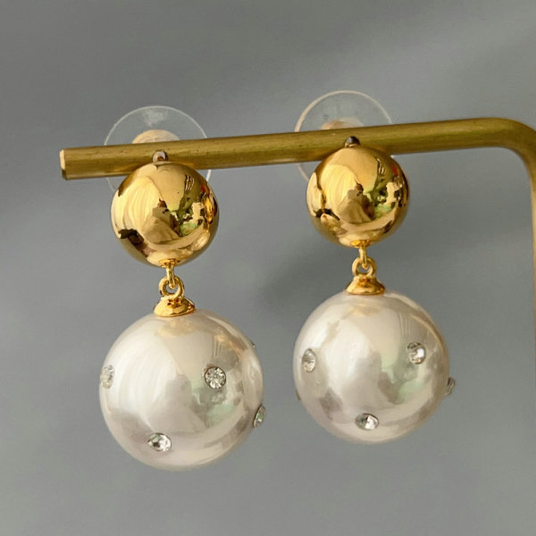 Glass round pearl earrings