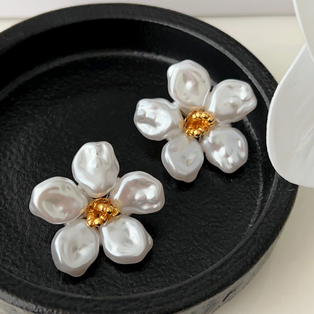 Glass pearl flower earrings