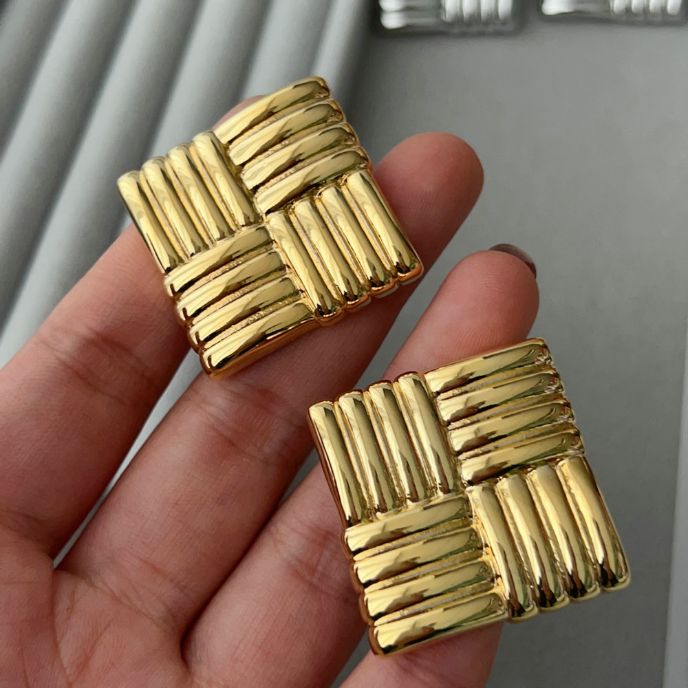 Metal square earrings