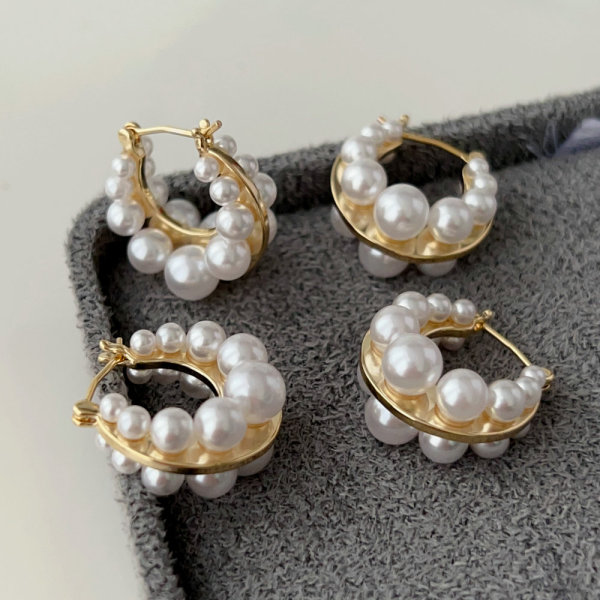 Simple pearl hoop