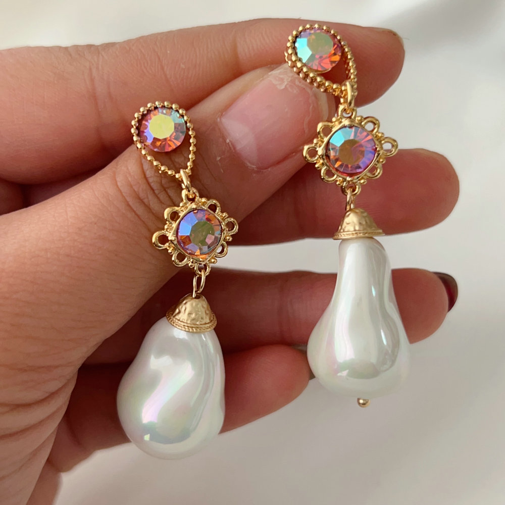 Glass pearl drop earrings
