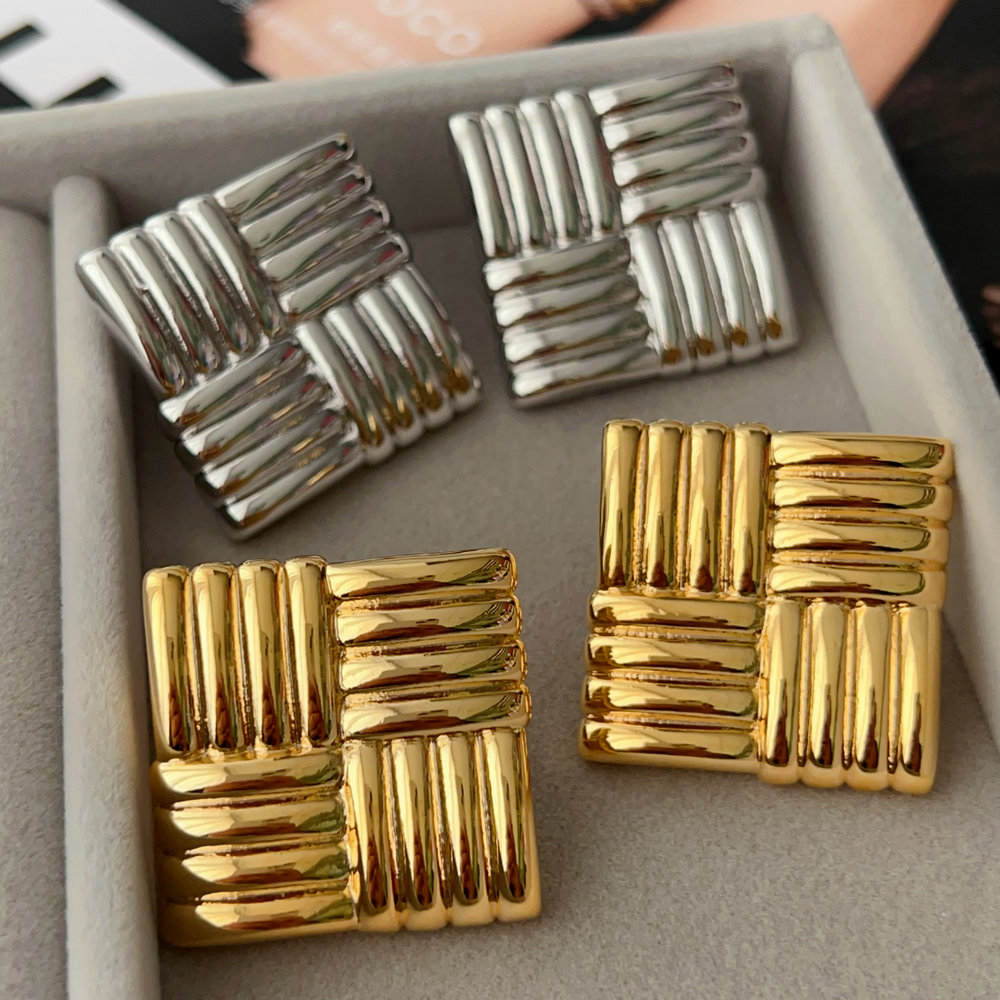 Metal square earrings