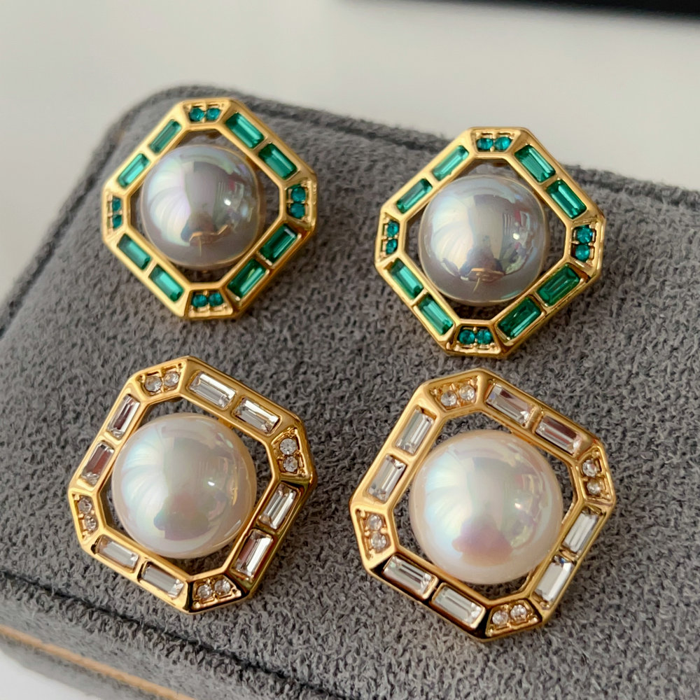 Sqaure pearl earrings