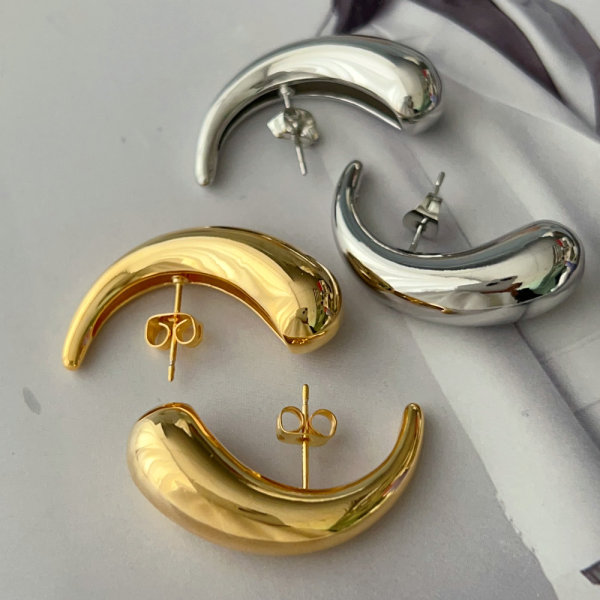 Metal moon earrings