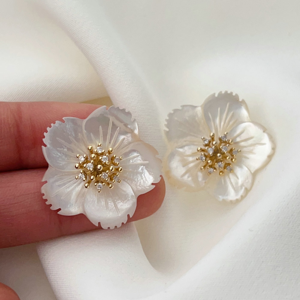 Mop shell flower earrings