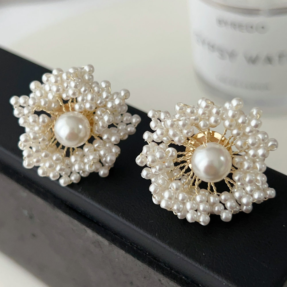 Glass pearl flower earrings