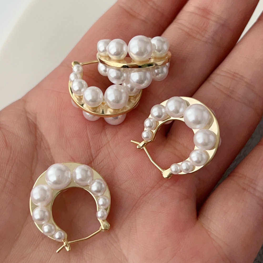 Simple pearl hoop