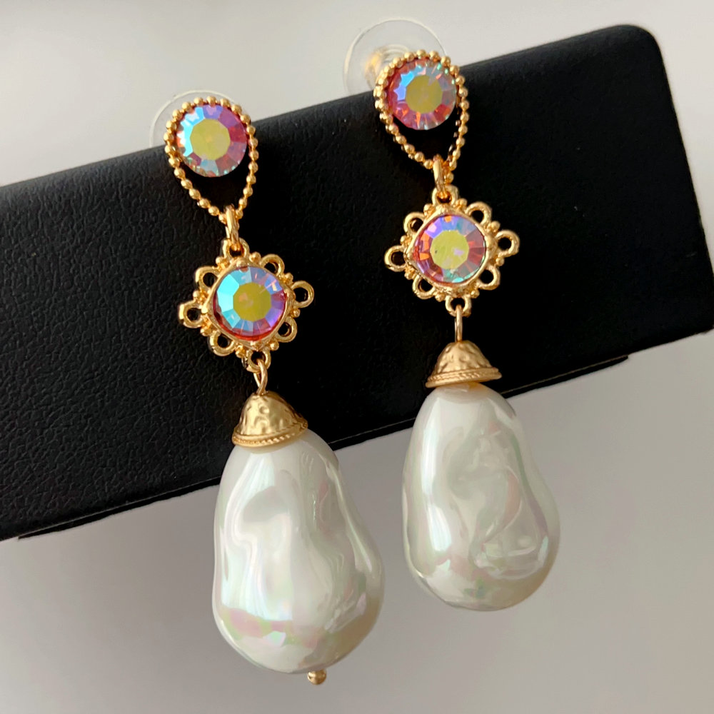 Glass pearl drop earrings
