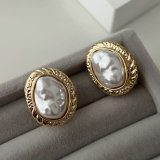 Simple pearl earrings