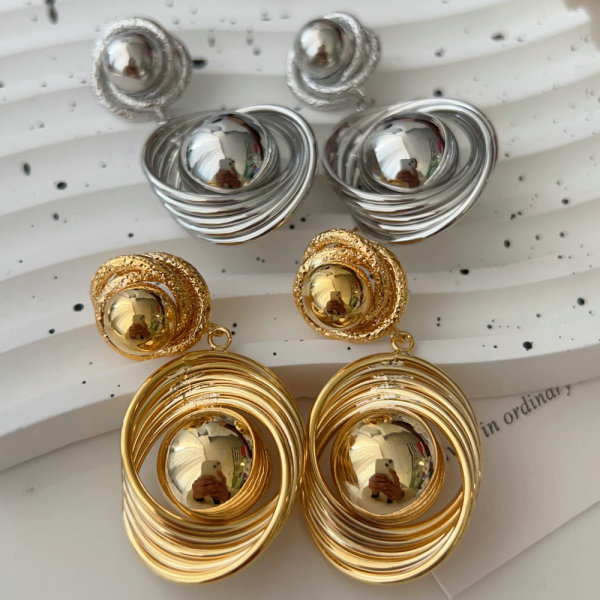 Ball earrings