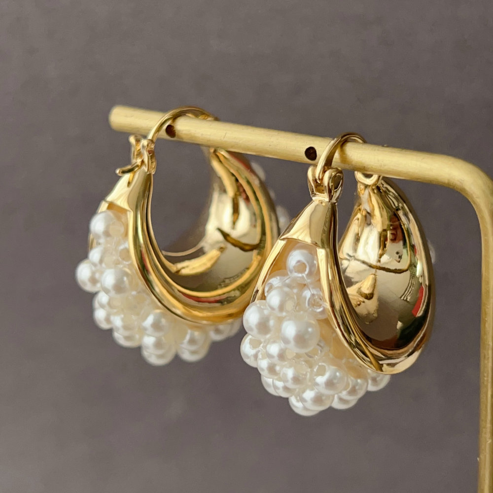 Pearl moon hoop