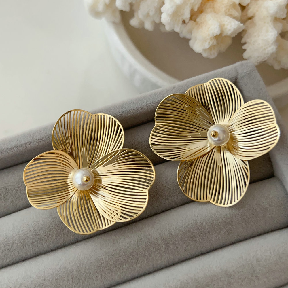 Simple metal flower earrings