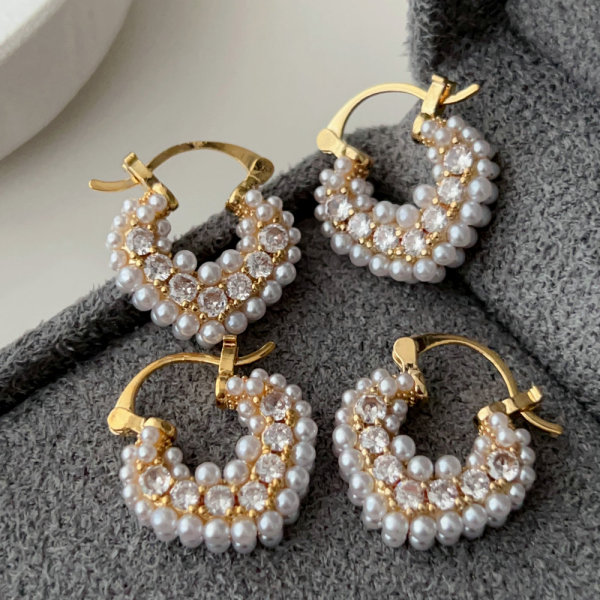 Triangle pearl earrings