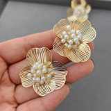 Pearl flower earrings