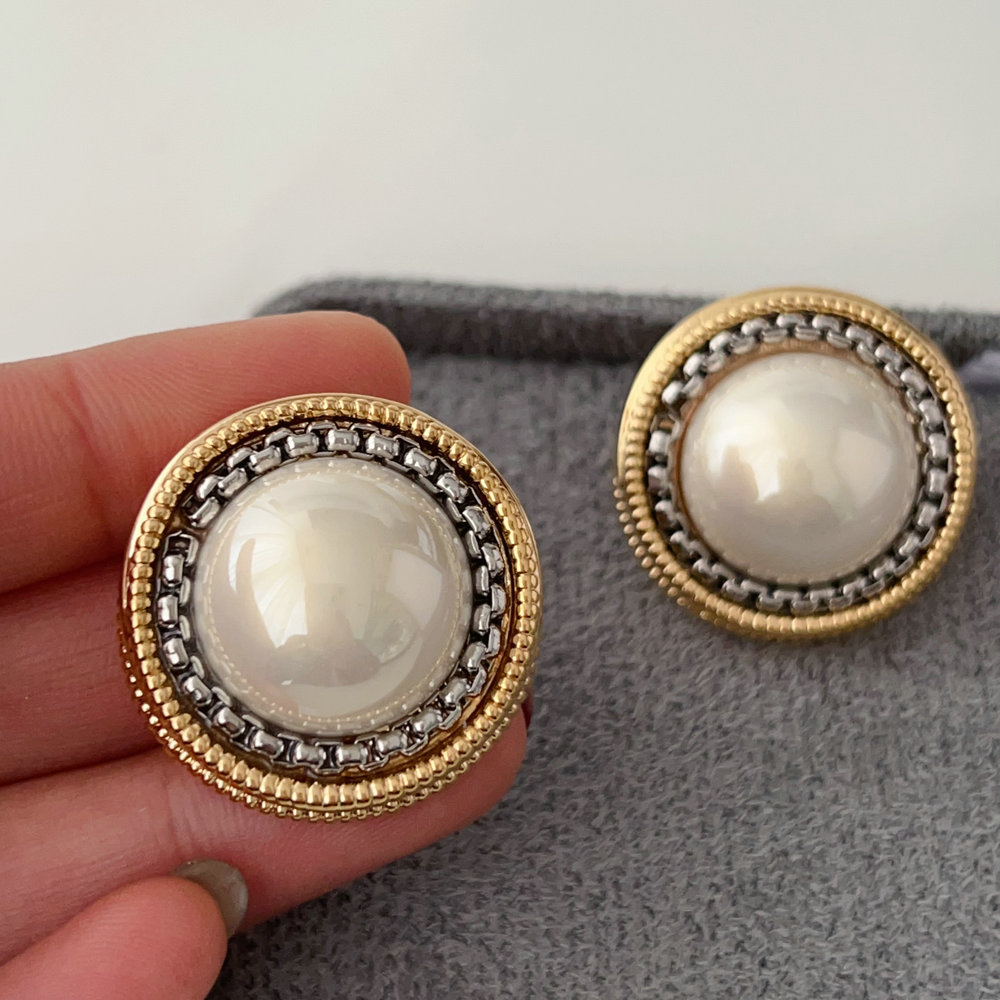 Simple round pearl earrings